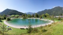 Der Badesee gehört zu den Badeanlagen in Waidring. • © Kitzbüheler Alpen, PillerseeTal